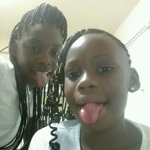 Meet your Posher, Nia